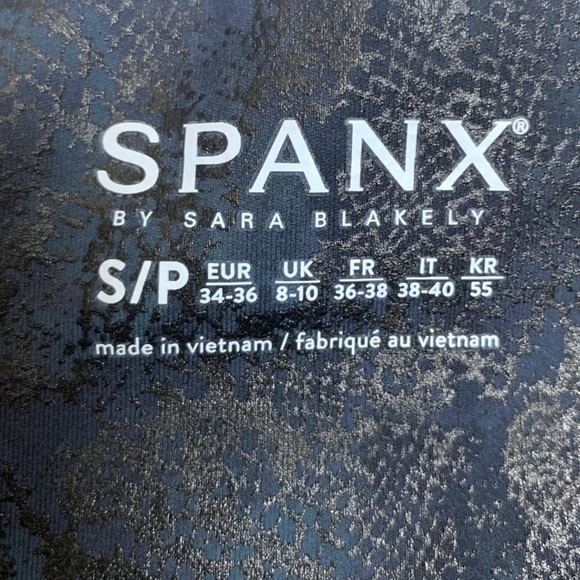 NWT SPANX Reptile 7/8 High Waist Workout Leggings In Navy Reptile Size Small - Picture 4 of 10